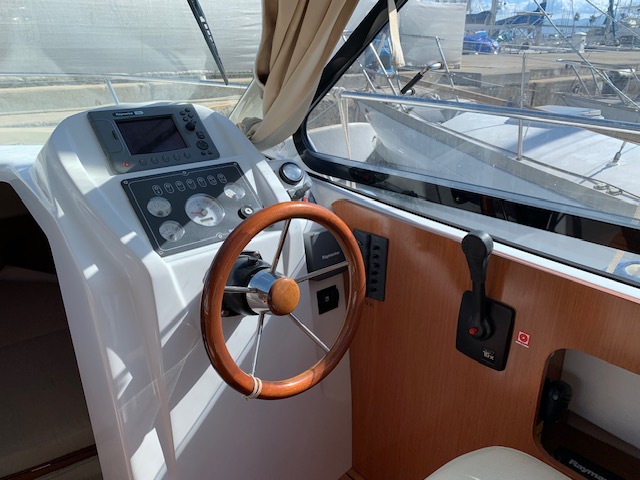 slider 8 Beneteau Antares 8